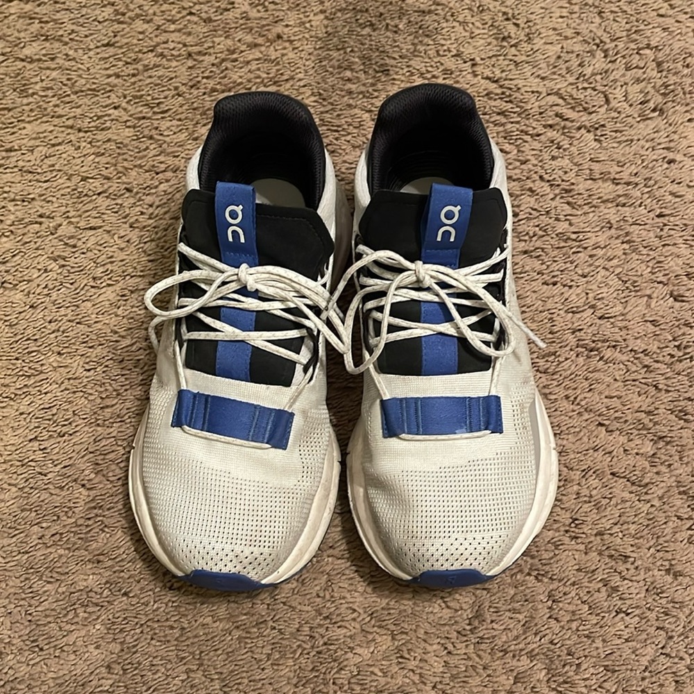 OnCloud Cloudnova all-day sneakers.